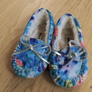 Minnetonka moccasins, toddler size 9, tie dyed blue, pink. EUC, like new.